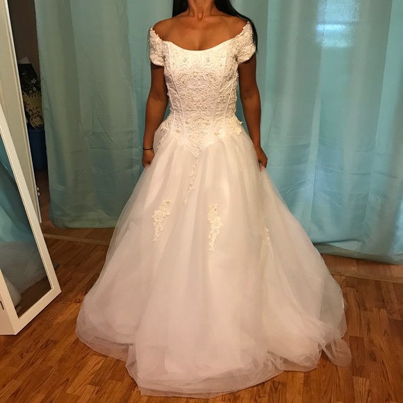 Lady Roi Bridal Wedding Gown Size 4 - Picture 2 of 8